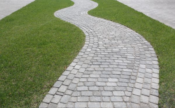 Cost of Yard Walkway Construction in Broomfield
